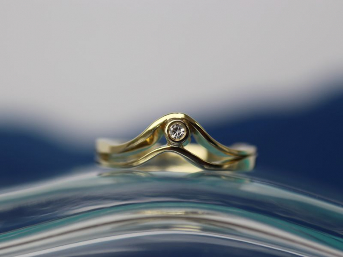 Ring WILDE WELLE Gold Brillant Unikat